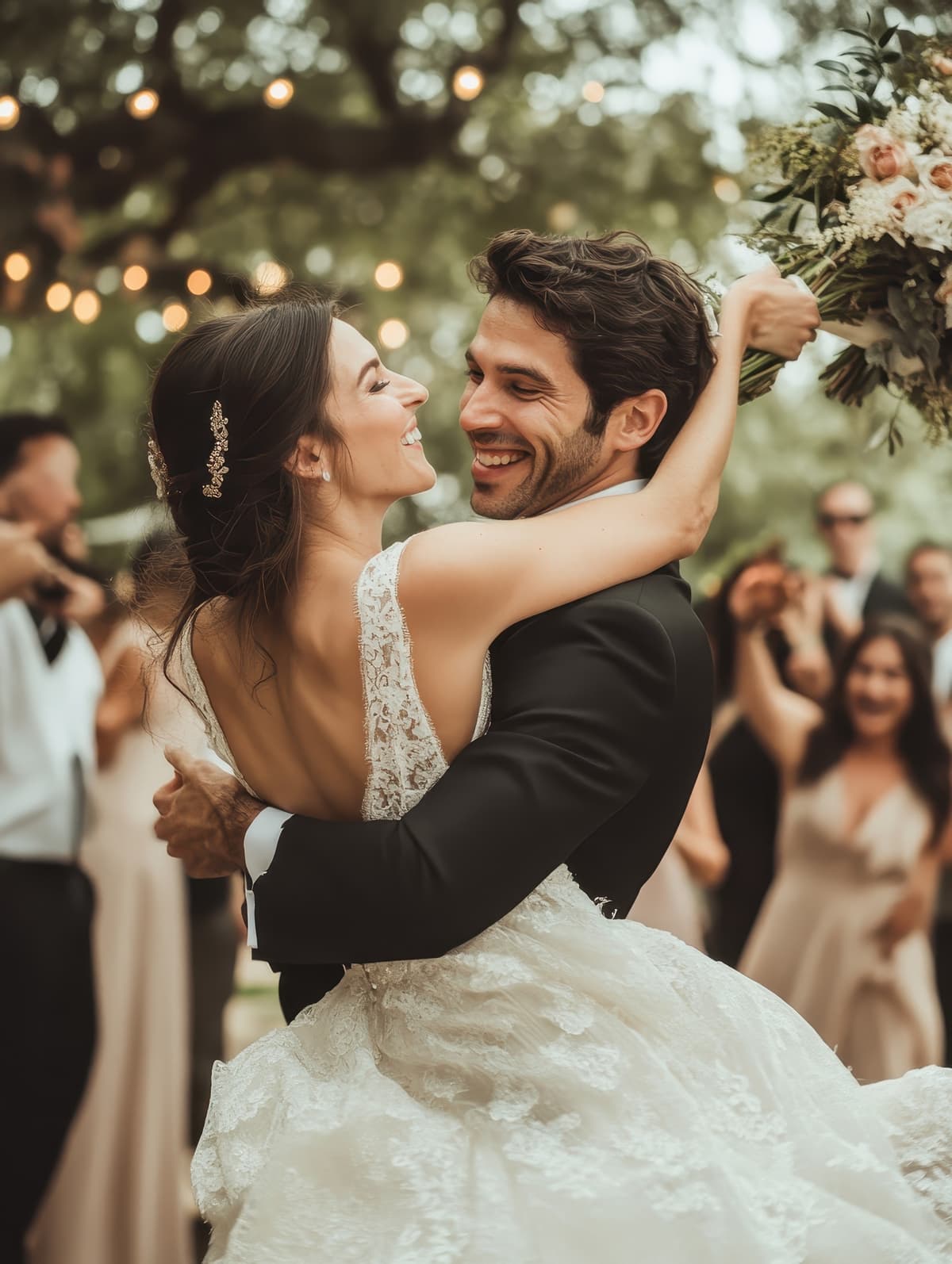 Pareja celebrando su boda